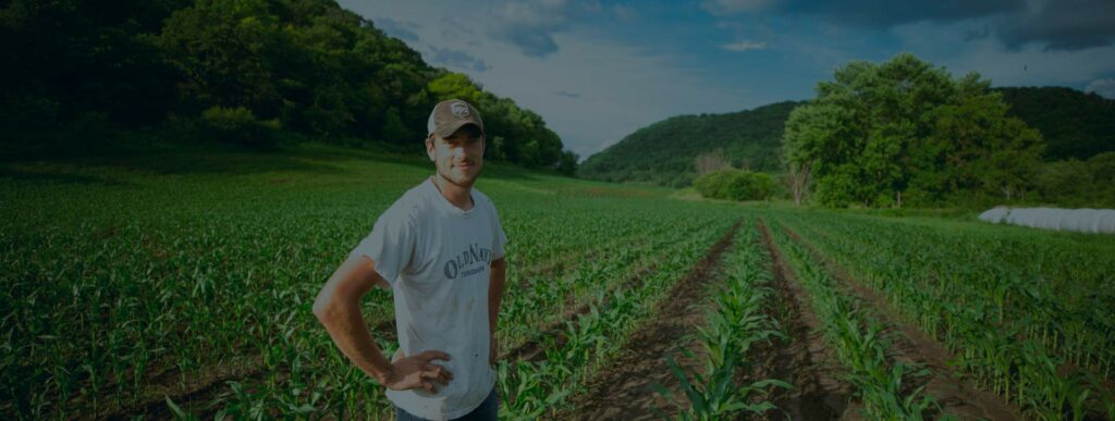 Agricultor en un campo de cultivo